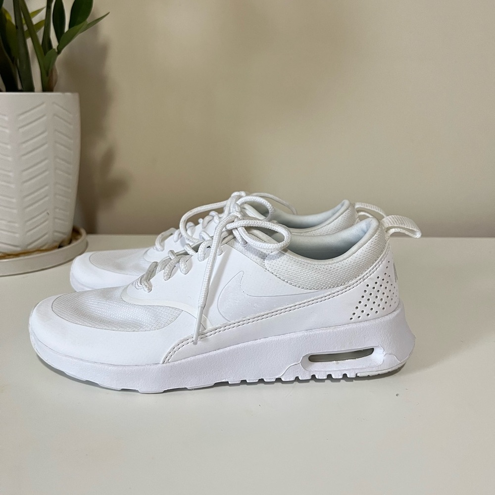 Nike Thea